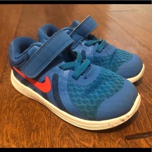 Toddler size 7 Nike shoes